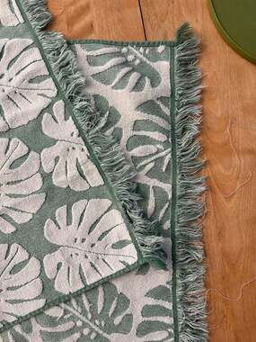 Threshold Monstera Leaf Green and White Cotton Bath Towel with Fringe